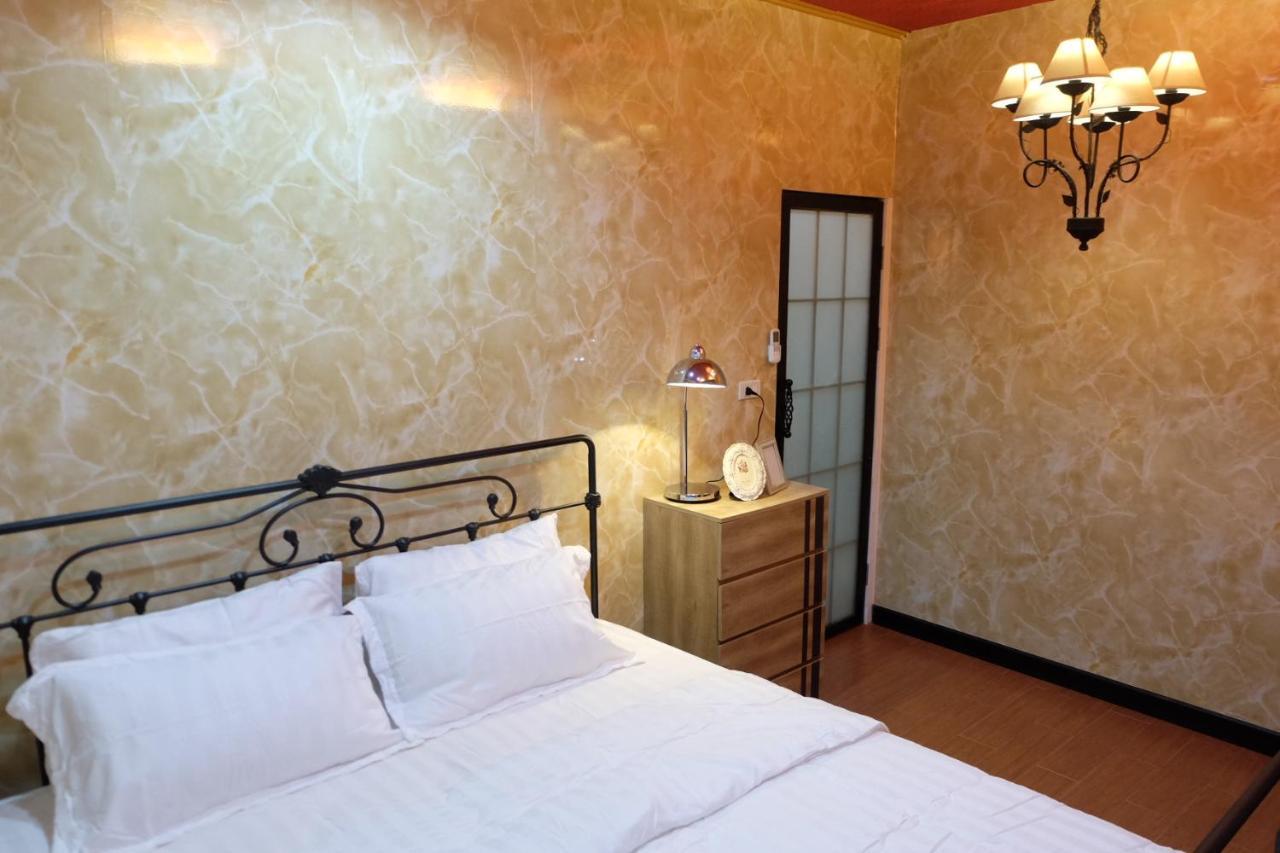 Florentino Hostel Rayong Buitenkant foto