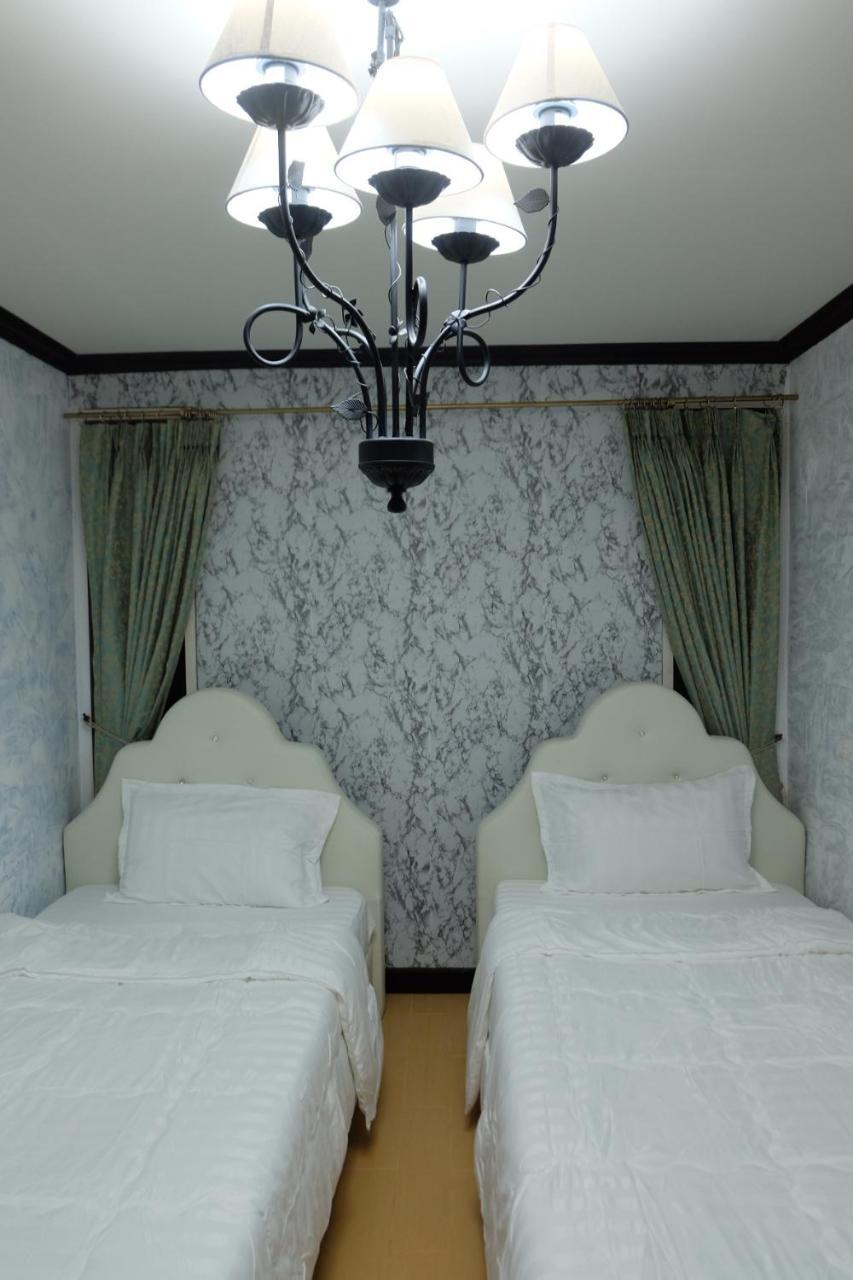 Florentino Hostel Rayong Buitenkant foto