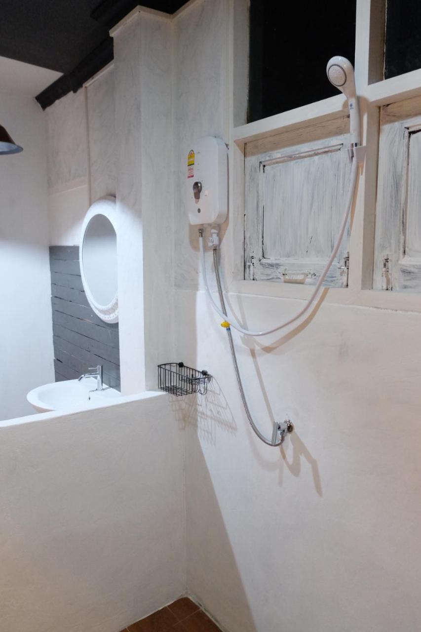 Florentino Hostel Rayong Buitenkant foto
